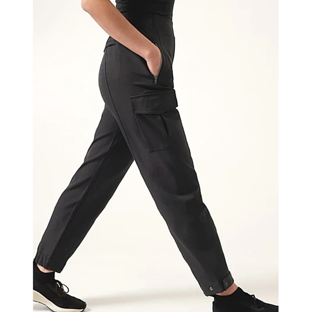 Athleta Headliner Cargo Pants Black High Rise Tapered Leg Size 4